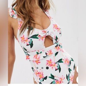Peek & Beau Floral Cut-Out One Piece Swimsuit – Size US 6D/DD-E